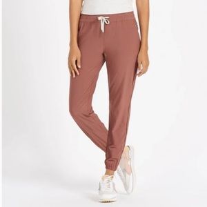 Vuori Weekend Jogger - size small